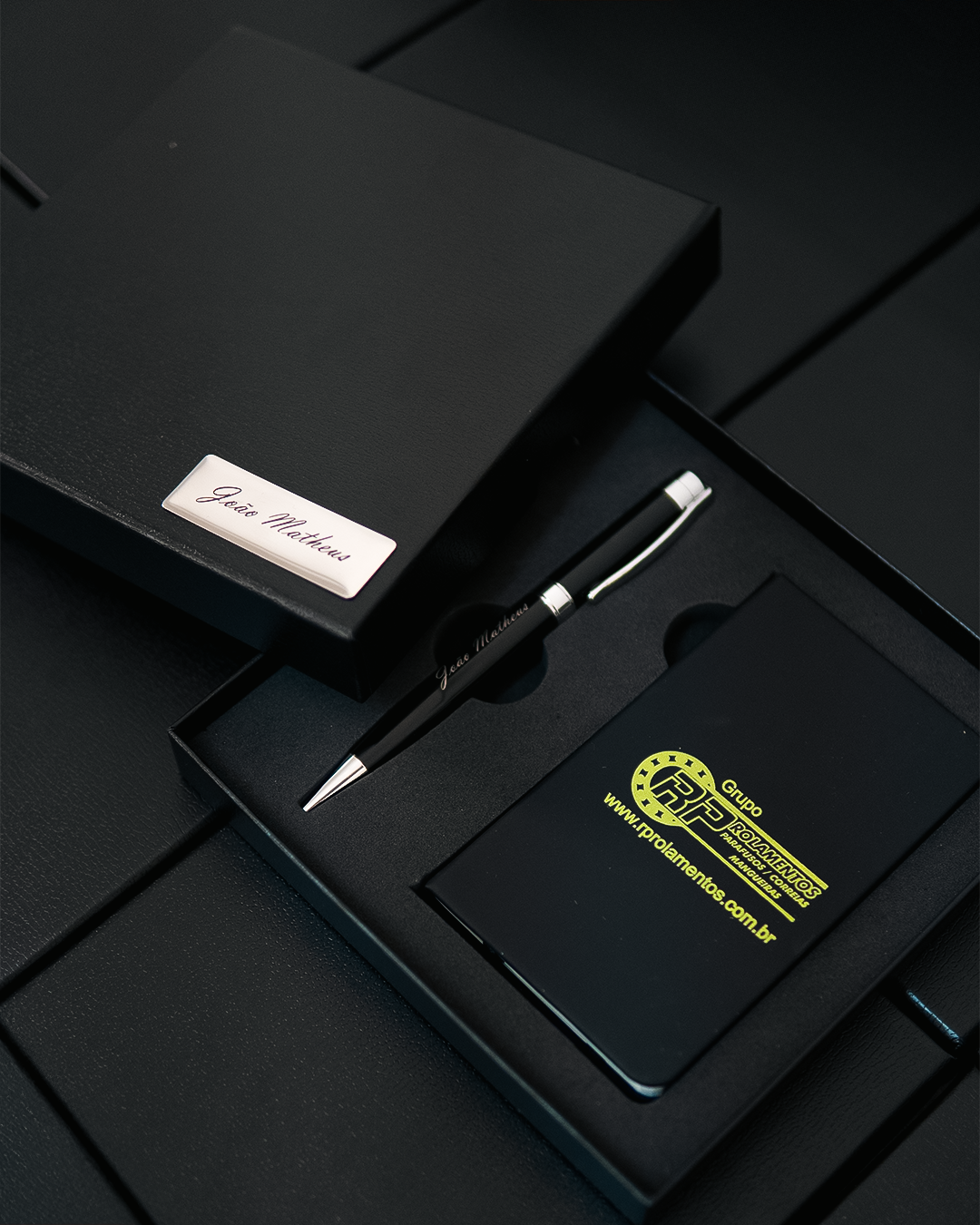 Kit corporativo personalizado com caderno, caneta e estojo